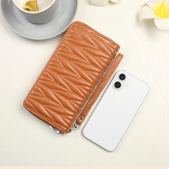 Women's RFID Wallet Vegan Leather Quilted Large Capacity Organizer - Picture 7 of 9